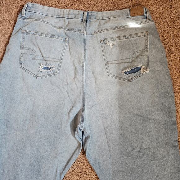 American Eagle Curvy Mom Jeans Womens 22 Light Blue Denim Stretch Distressed EUC - Picture 8 of 13